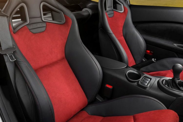 Stabile Sitzpositionen im Nissan 370Z Nismo dank Recaro-Sportster-Schalen