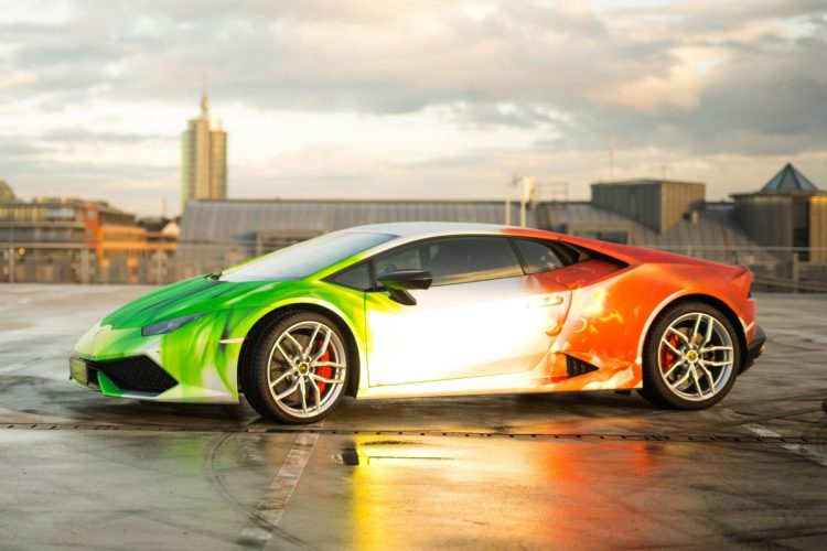 Der Lamborghini Huracán in voller Farbpracht: Das Tricolor-Design kommt von Tuner PRINT TECH.