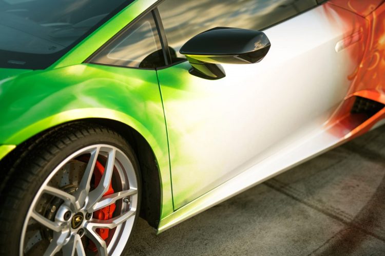 Gelungener Farbübergang: Beim Lamborghini Huracán reihen sich insgesamt drei Folien aneinander.