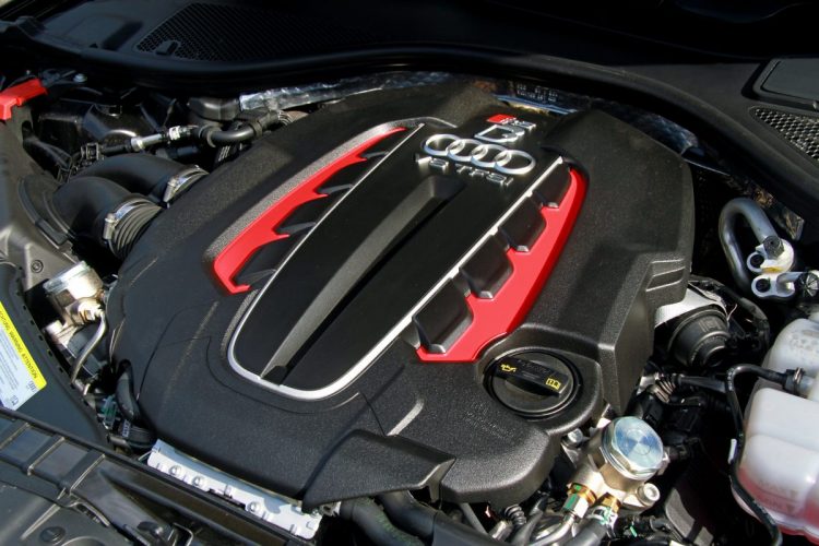 Volle Dröhnung aus acht Töpfen: Der Audi RS 6 Avant und RS 7 arbeiten mit einem potenten V8-Motor.