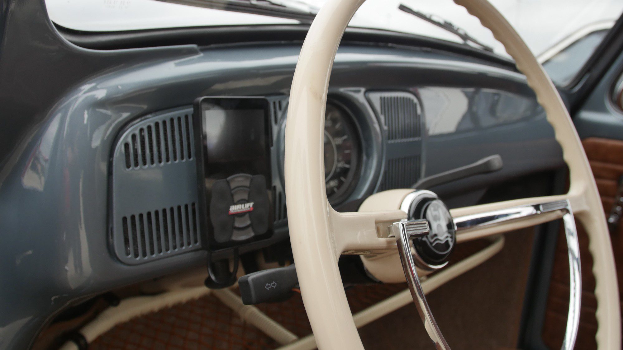 Cockpit des VW Käfer