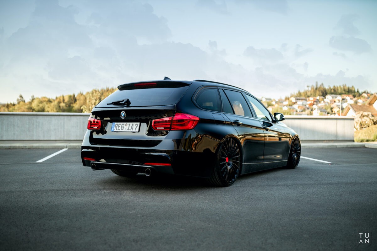 All Black everything und ein wenig rot: Der BMW F31 von Adrian Göstl